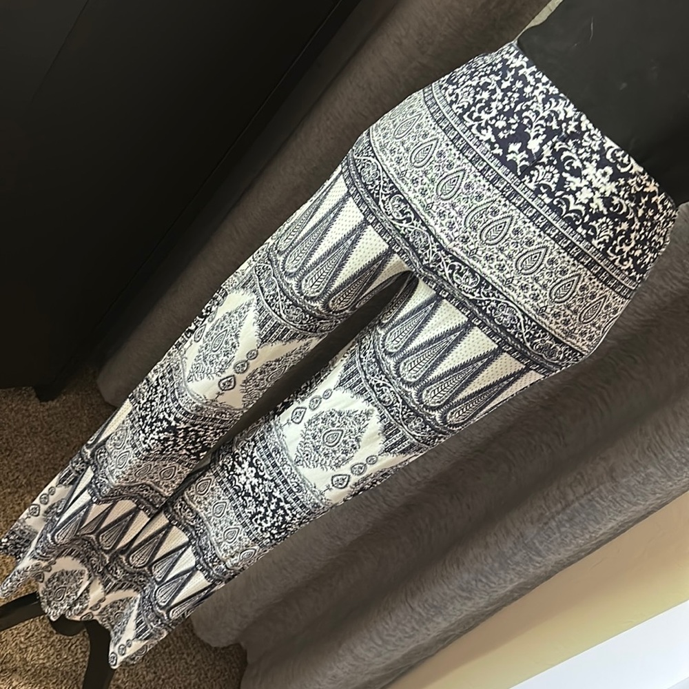 New multi print pant S/M. Never worn. They were too small for me.